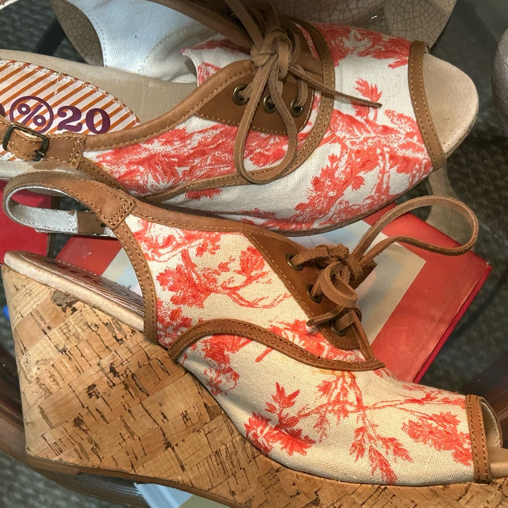 Vibrant Red and Tan Wedges with Cork Platform